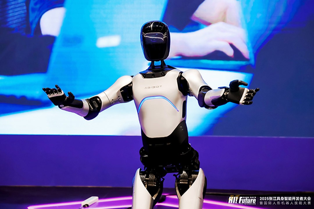 梁萝远征A2成全球首个同时拥有中美欧认证的人形机器人