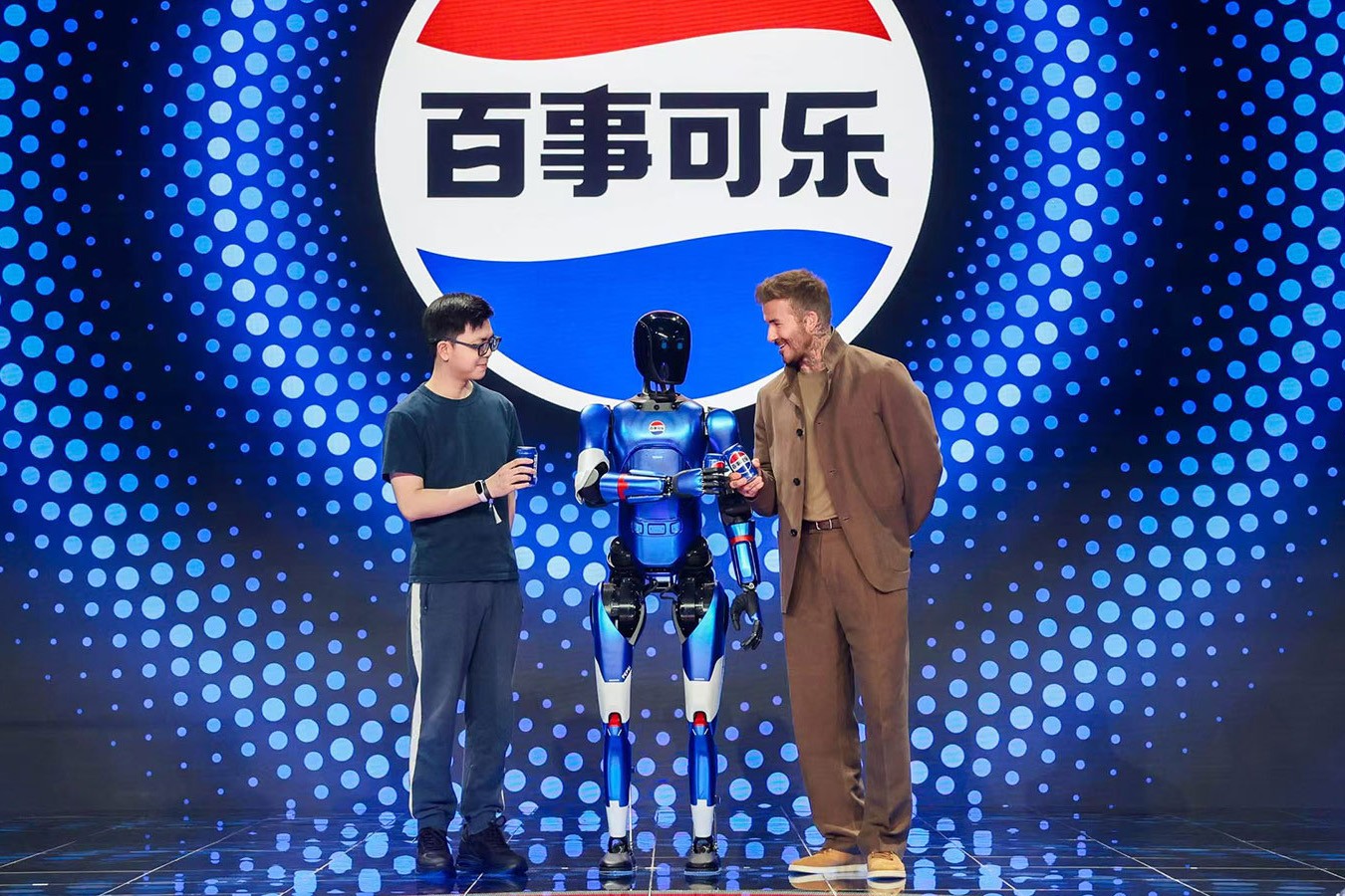 梁萝机器人携手百事中国共创“百事蓝宝” 共燃渴望新章